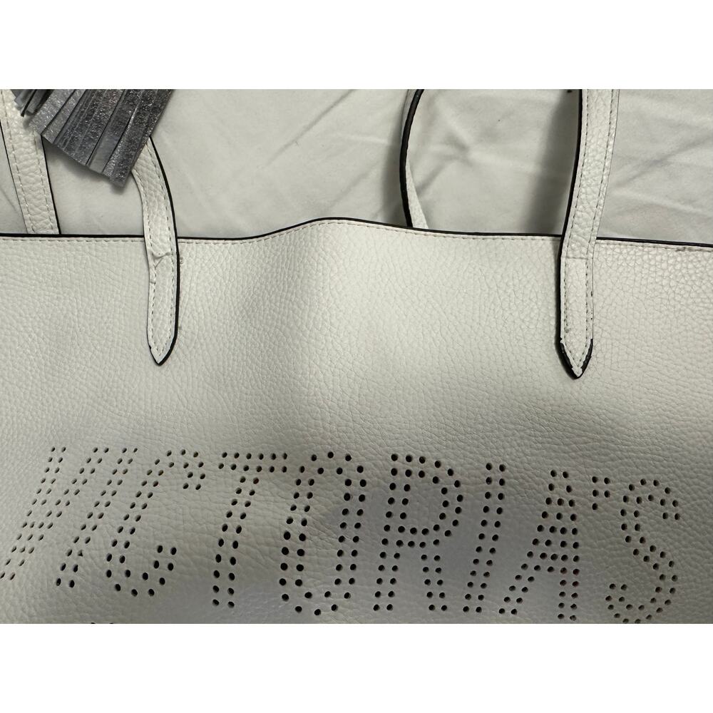 Victoria's Secret Laser-Cut logo Tote Bag in White Faux Leather - Picture 4 of 10